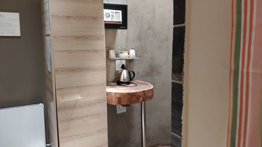 Commercial Property for Sale in Remhoogte AH North West